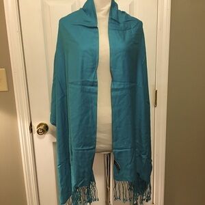 Jones New York long scarf, wrap, shawl, NWOT. Fall, winter, casual, leisure.